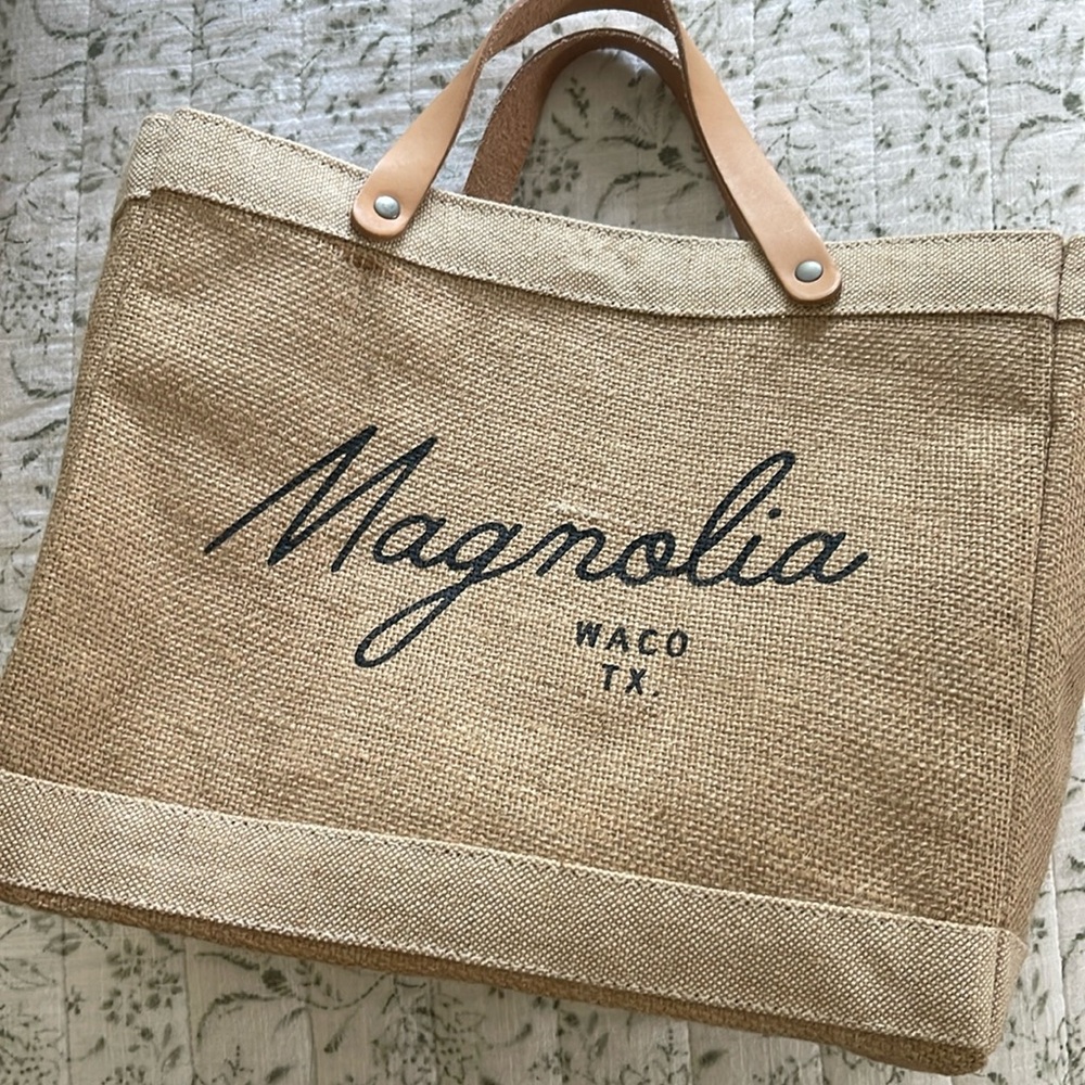 Magnolia woven bag